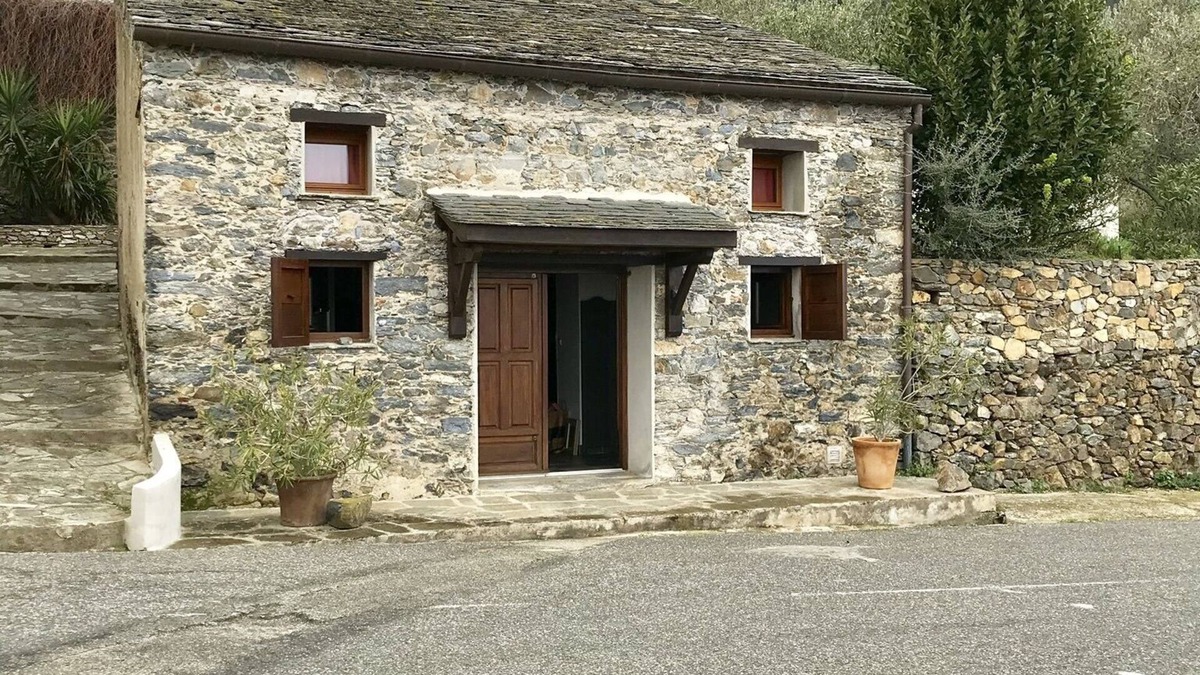 Santa-Maria-Poggio House | Charming stone Casuccia for rent in a typical Corsican village