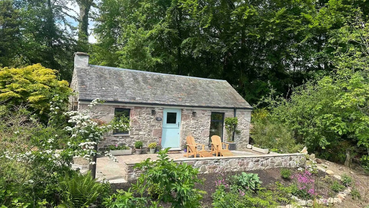 Alexandria Cottage | Charming stone Bothy at Loch Lomond