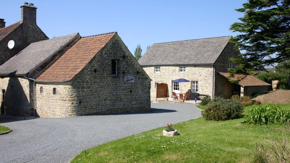 Clitourps Cottage | Charming Stone Cottage: Wi-Fi, Terrace, Garden, Near Beaches, Sleeps 4