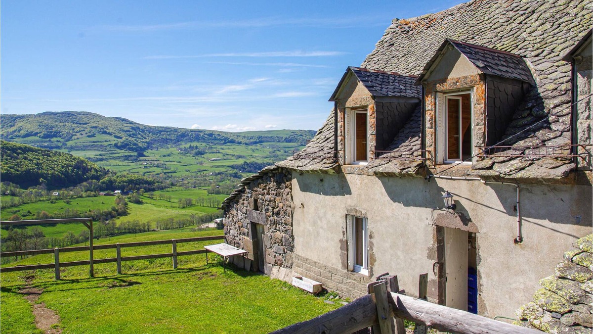 Cheylade House | Charming stone farmhouse at 1150 m altitude.