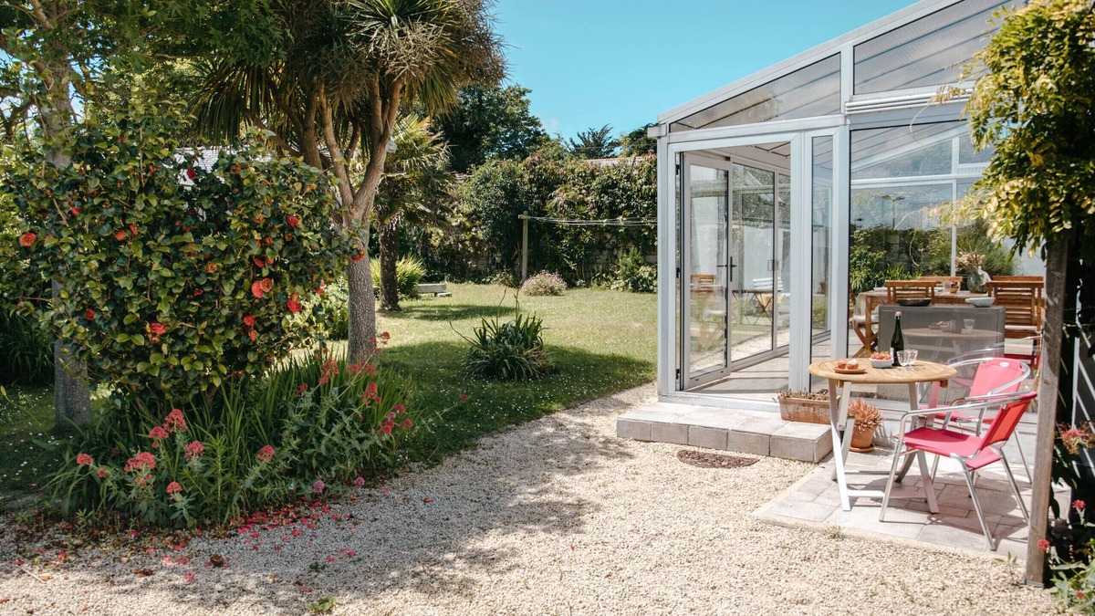 Plouguerneau House | Charming stone house with garden in Lilia