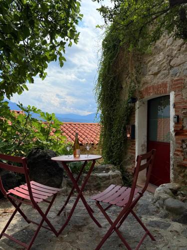 Eus House | Charming stone house in Eus - Vue sur les Montagnes & Confort 2025