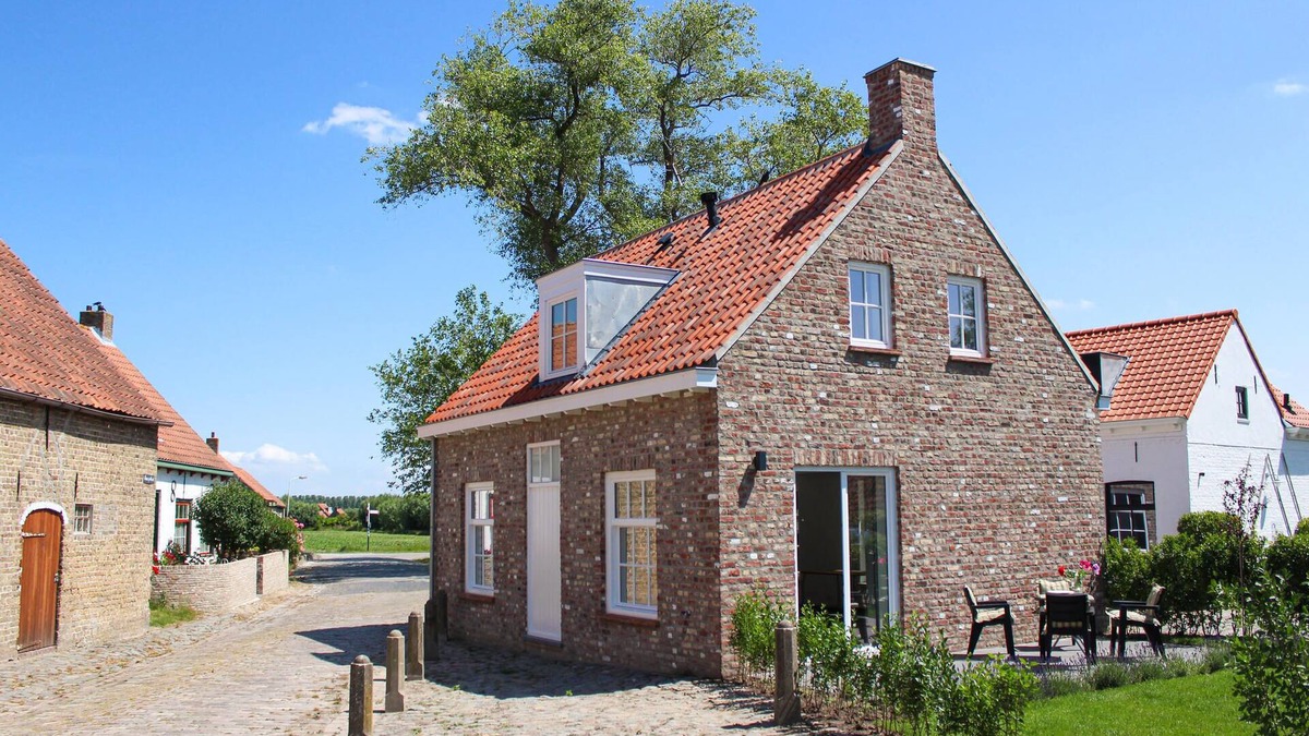 Sint Anna ter Muiden House | Charming stone house in small streets and with plenty of space for family and friends.