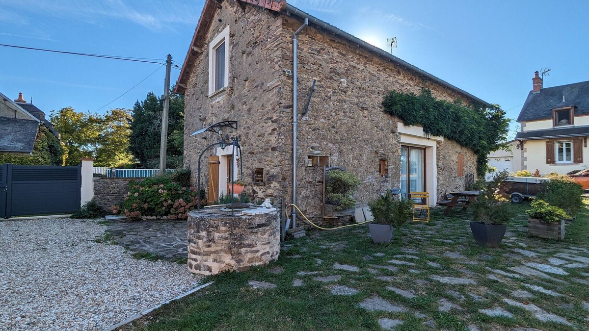Perassay Cottage | Charming Stone House with Terrace, Children's Amenities, and Nearby Nautical Activities