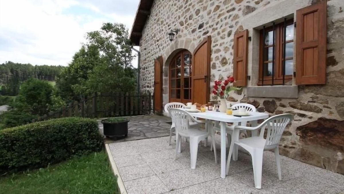 Allegre Cottage | Charming Stone House with Creek, Near Medieval Village, Pet-Friendly