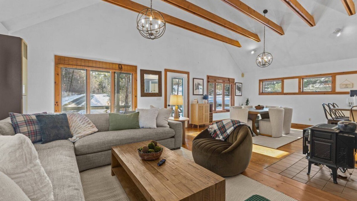Moscow House | Charming Stowe Carriage House in the Woods