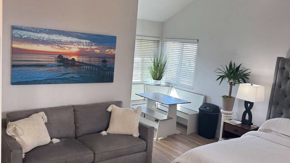 Huntington Beach Apartment | Charming studio in Huntington Beach: Private, Clean, Cozy, Quiet and Updated.