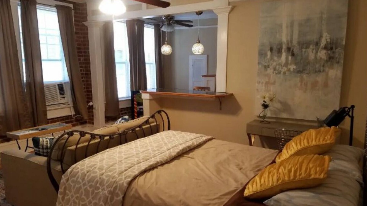 Midtown Apartment | Charming studio #10 dynamite area Piedmont Park