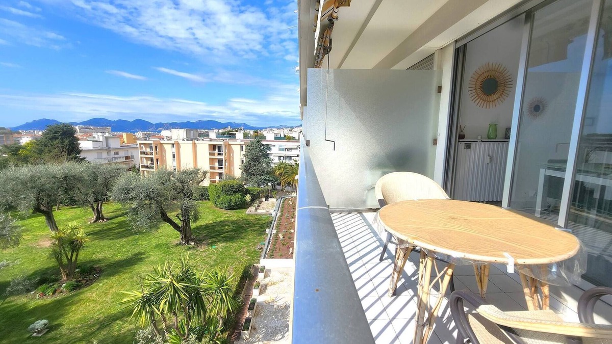 California - Pezou Apartment | Charming studio 10min from the beaches with sea view