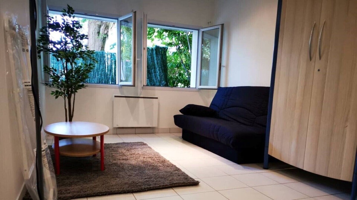 Ris Orangis Apartment | Charming studio 30 minutes from Paris near Evry and Orly airport