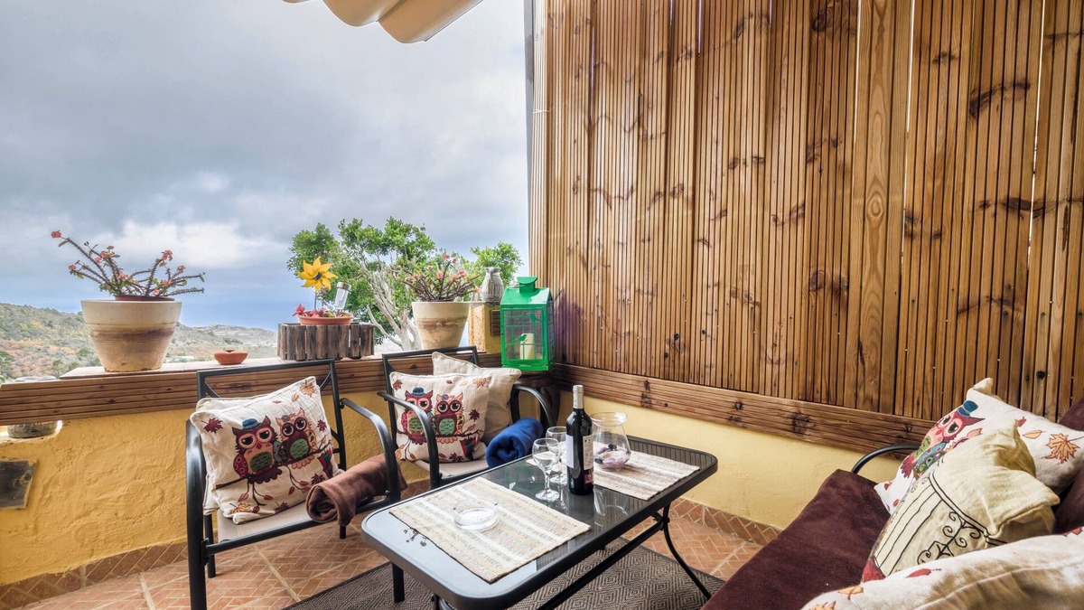 La Guancha Apartment | Charming Studio Apartment ‘Casa Carmelita’ with Terrace, Ocean Views & Wi-Fi