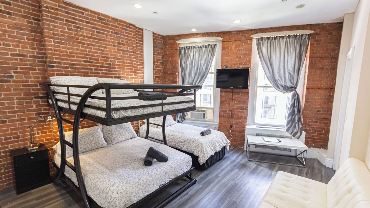 NoMad Apartment | Charming STUDIO apartment with 1 Full Bunk/1 Double beds
