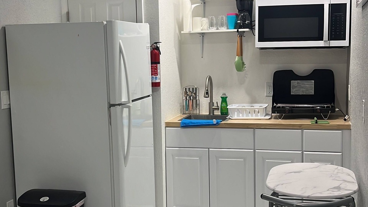 Seffner Community Alliance Apartment | Charming studio apartment with AC, WiFi in lovely Brandon
