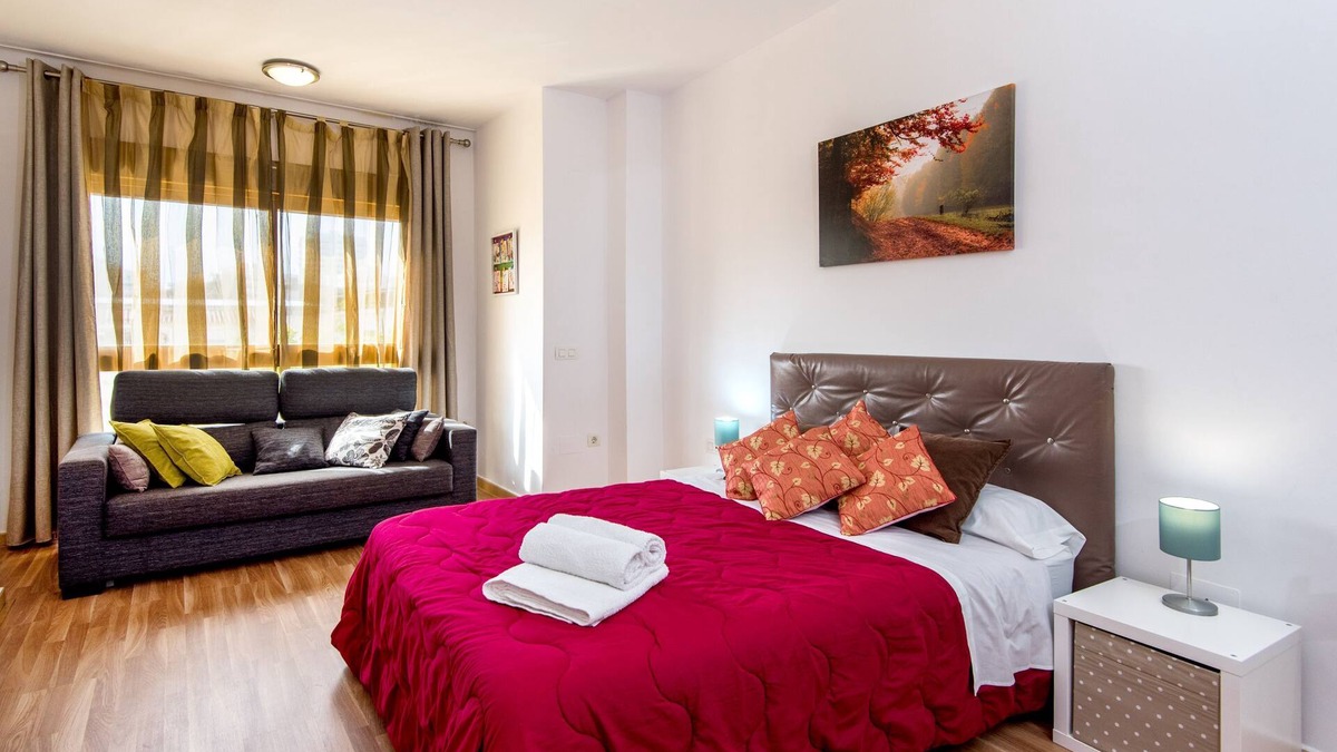 Bailen-Miraflores Apartment | Charming Studio Apartment "Loft" in Good Location with Wi-Fi and Air-Conditioning