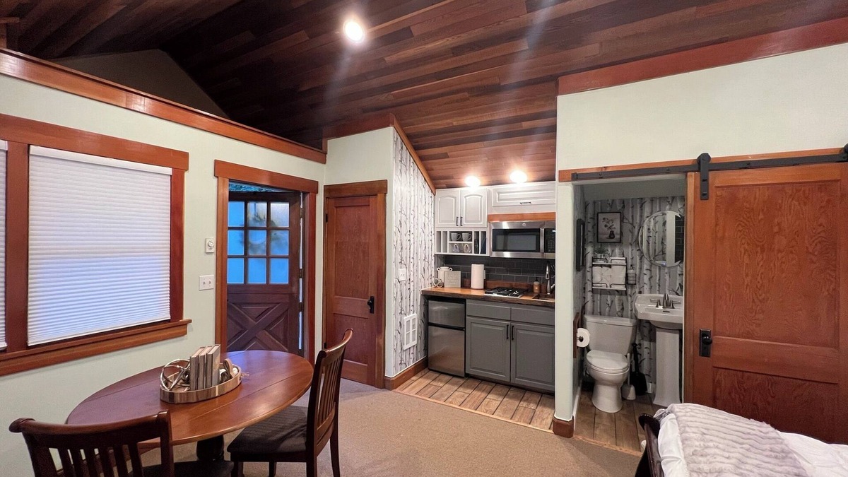 North Bend Cottage | Charming Studio cottage, 1/2 mile from Mt Si Trailhead