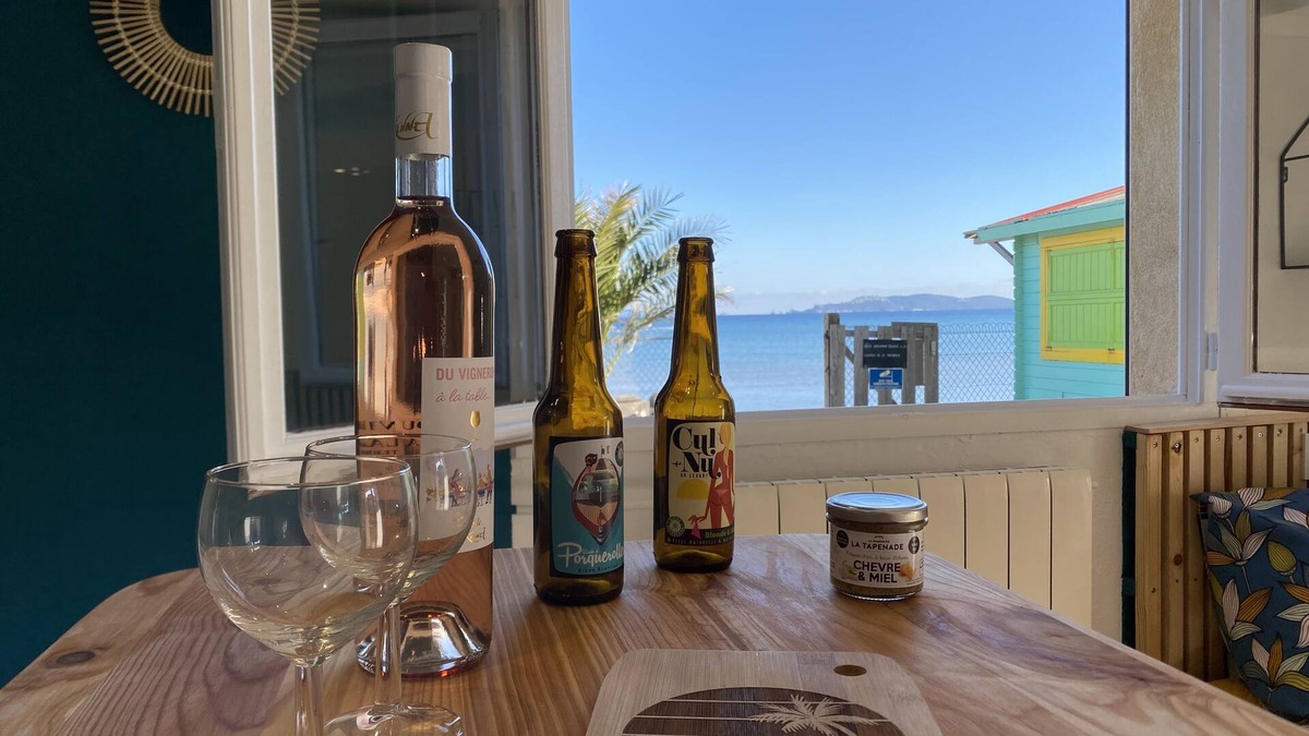 La Capte Apartment | Charming Studio Flat direct beach access AC
