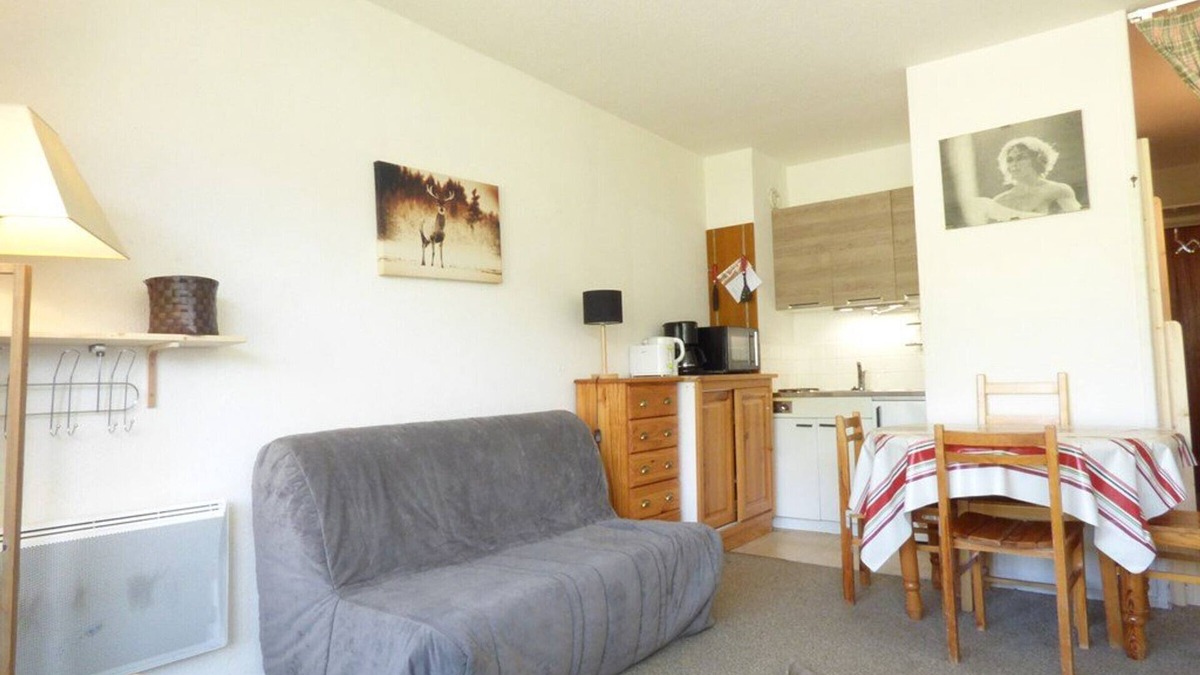 Arette Apartment | Charming Studio for 5 - Ski-in/Ski-out, Balcony with View, Free Parking, Near Shops