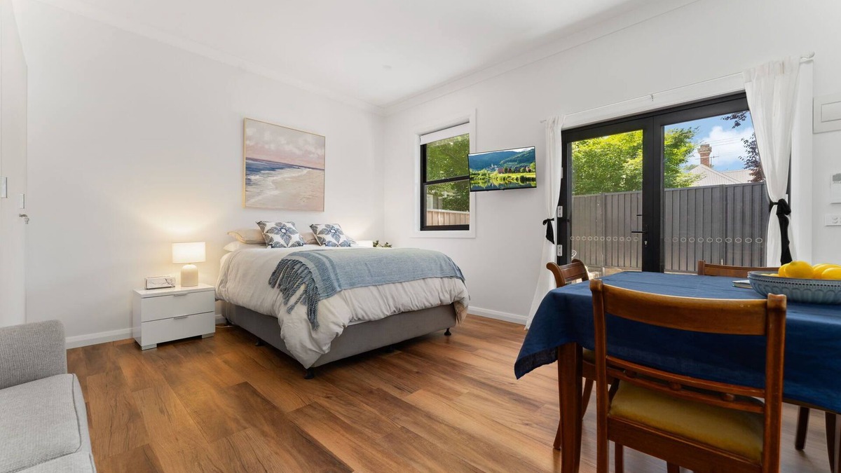 Bathurst Apartment | Charming Studio for Two in the Heart of Bathurst
