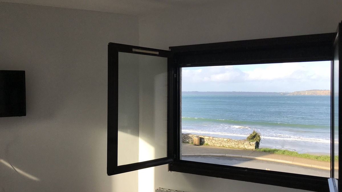 Camaret-sur-Mer Apartment | CHARMING STUDIO FACING THE BEACH FOR 2 PEOPLE NEW BEDDING 160*200