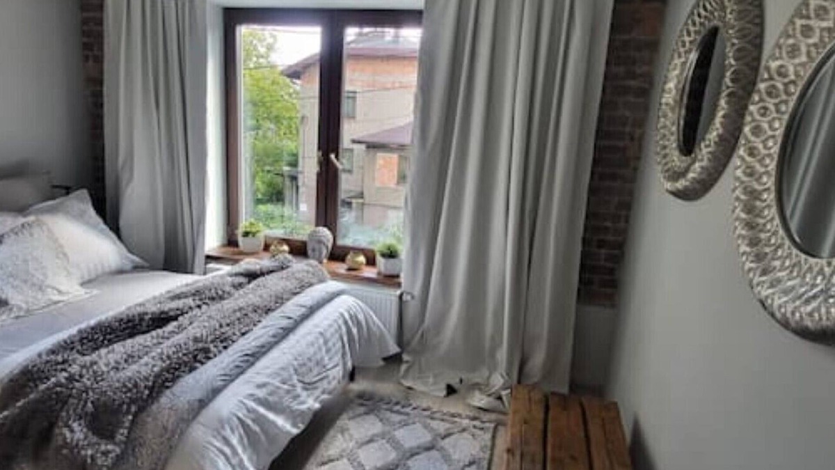 Brynow Apartment | Charming studio in a great location
