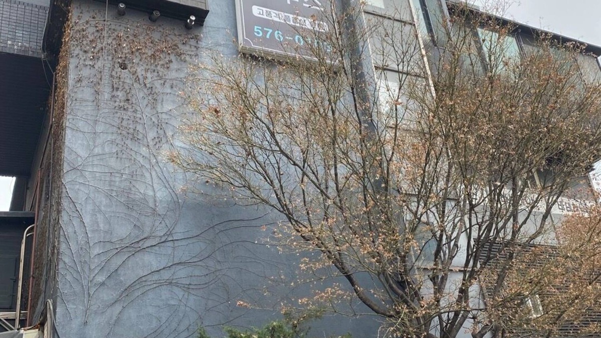 Dogok-dong Apartment | Charming studio in enchanting Seoul with WiFi, AC