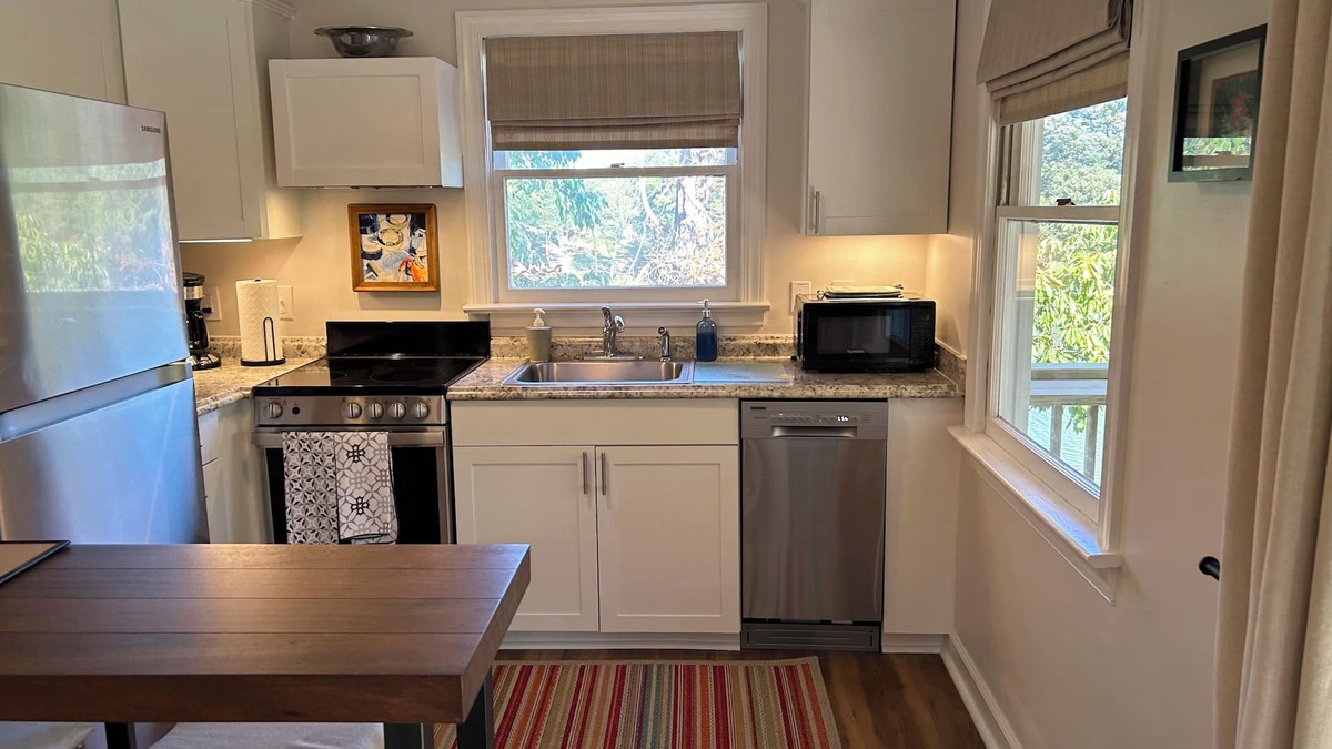 Christchurch Apartment | Charming studio in lovely Topping with AC, WiFi that has stunning water views!