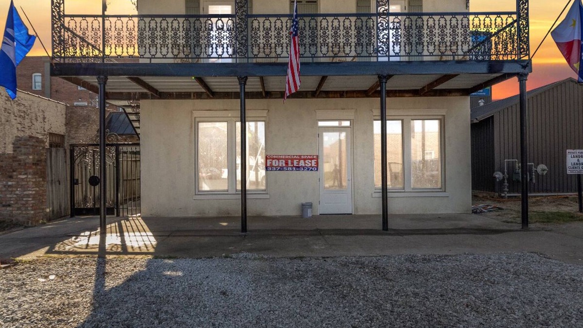 Crowley Apartment | Charming studio in marvelous historic downtown Crowley with AC, WiFi