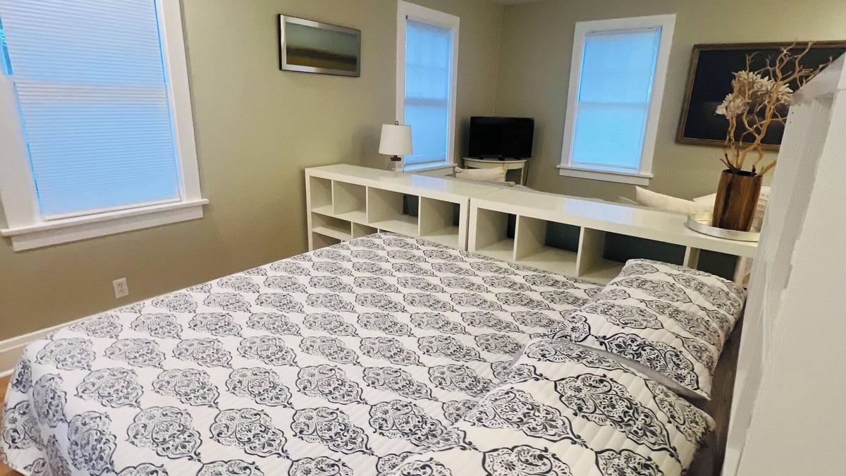 Palma Ceia Apartment | Charming studio in So Tampa Near Bayshore/Downtown with Wifi & AC