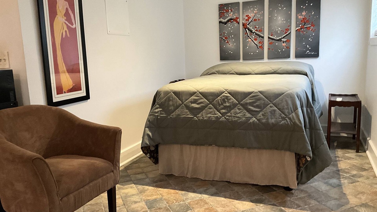 Urban Core Apartment | Charming Studio in the Heart of Springfield