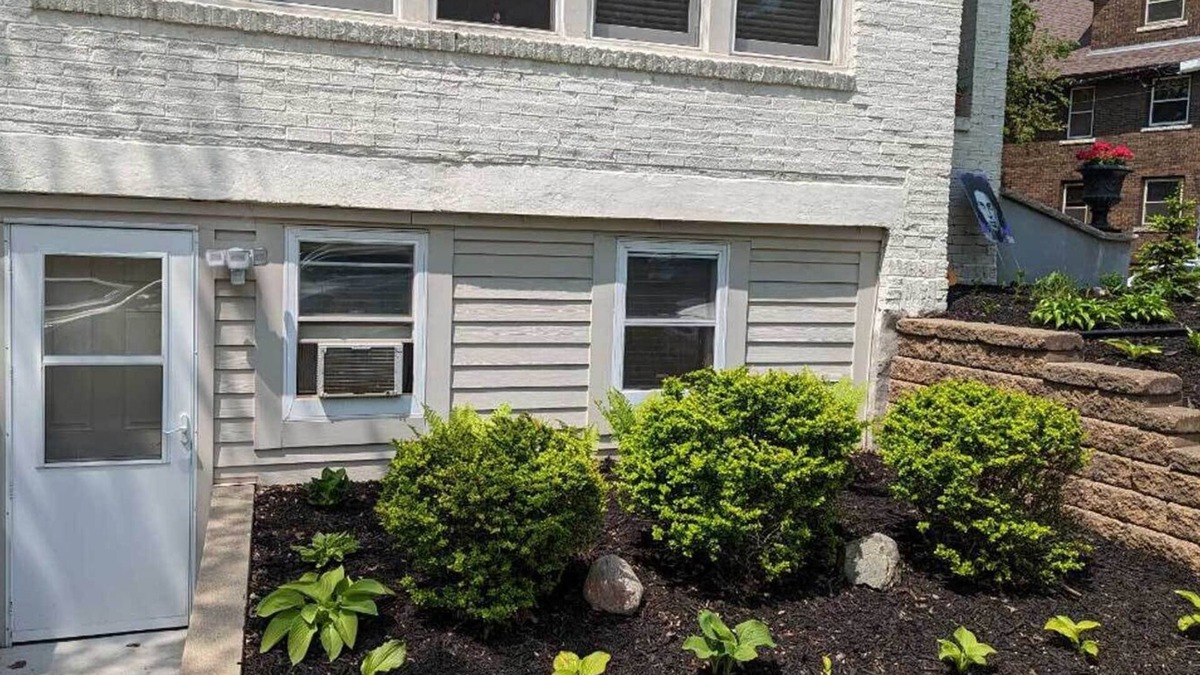 Uptown Apartment | Charming studio in Uptown Minneapolis near Lake of the Isles