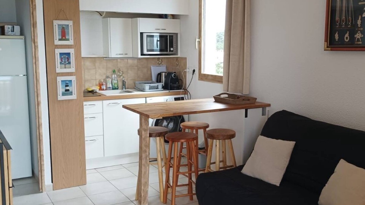 Le Penon Apartment | Charming studio near the beach.