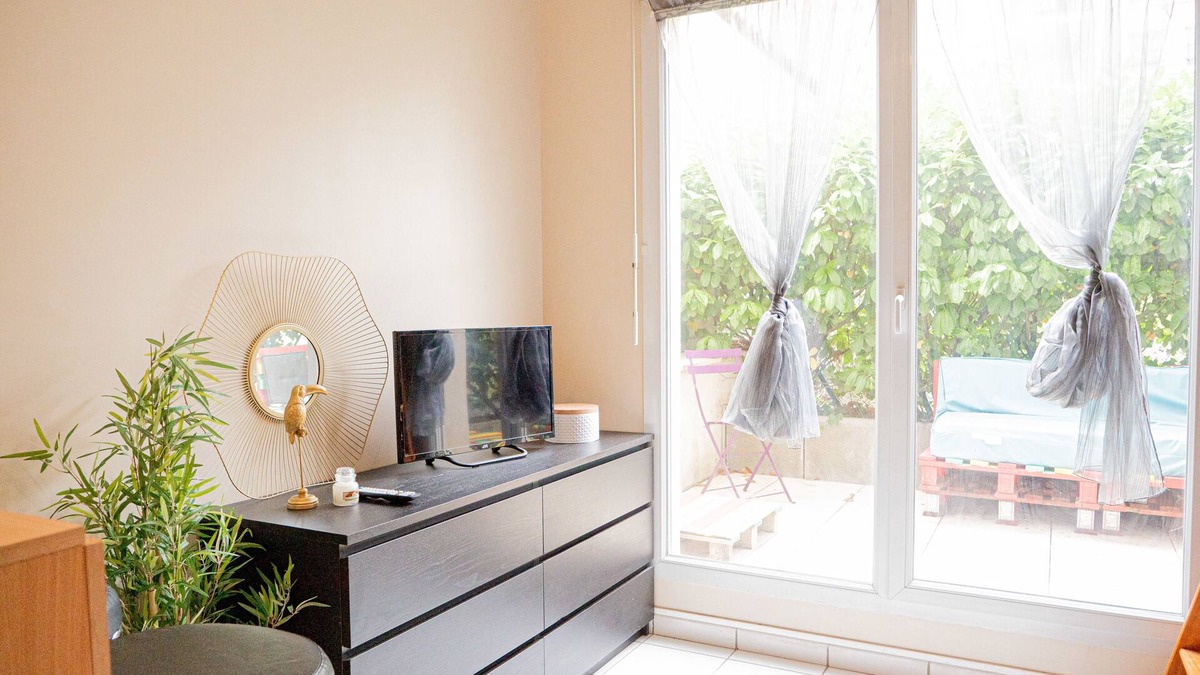 Yves Farge - Le Fleuve Apartment | Charming Studio Near Jean Macé