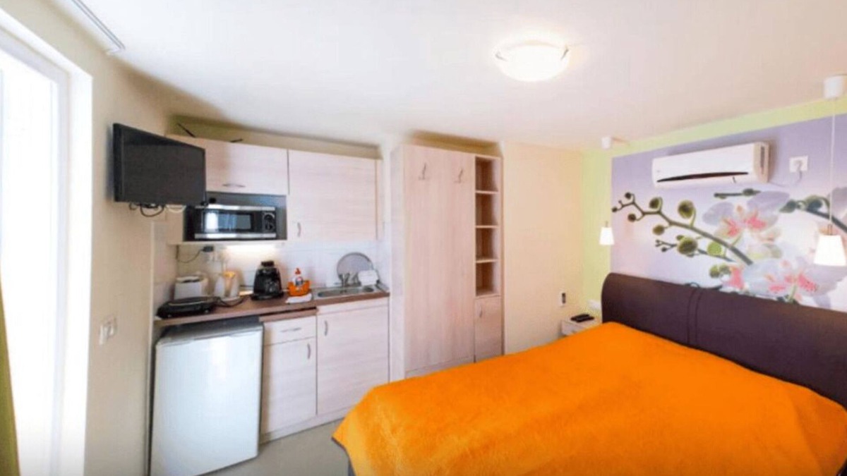 Balatongyorok Apartment | Charming studio "Orchidea" on the shores of Lake Balaton
