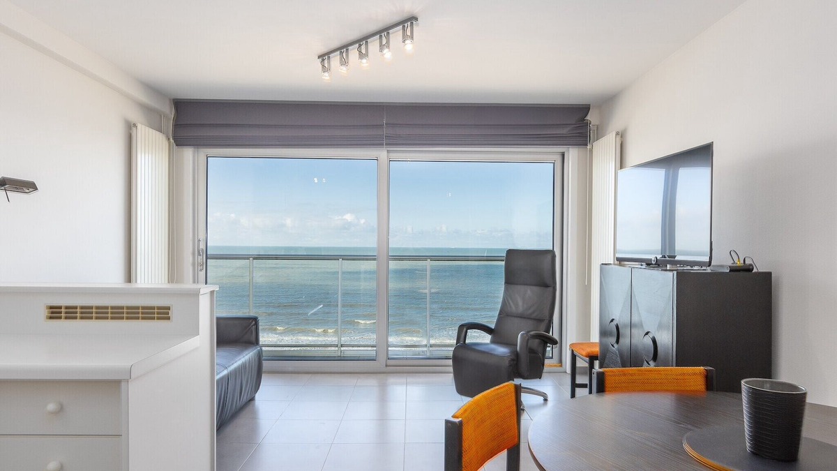 Middelkerke Apartment | Charming studio on the seafront with sea view