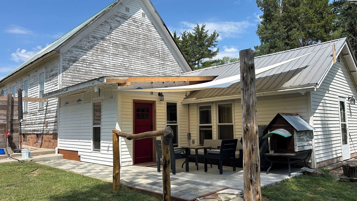 Inavale House | Charming studio “Parsonage” behind an old country church