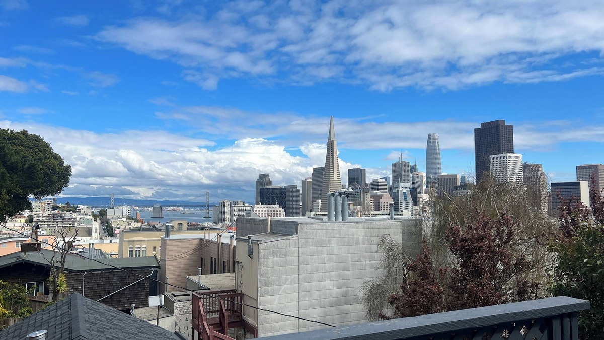 Financial District Condo | Charming Studio Sleeps 2 On the Park on Top of Hill, SweepingViews of the City