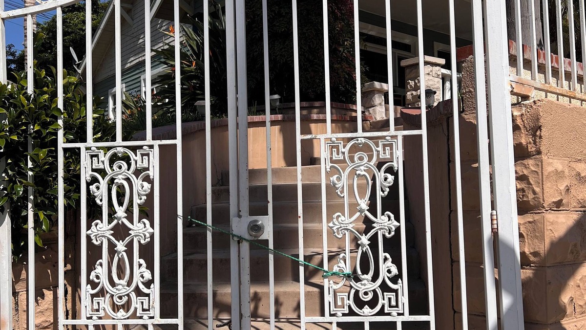 Downtown Riverside House | Charming studio uint in a house -Riverside with WiFi and AC all private gate