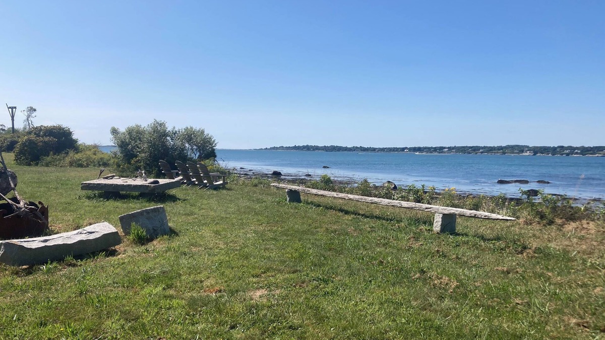 Little Compton Cottage | Charming studio cottage with bucolic farm views, private waterfront 🏝️🐄☀️