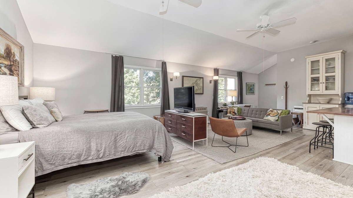 Shelter Island Heights Apartment | Charming Studio on Shelter Island
