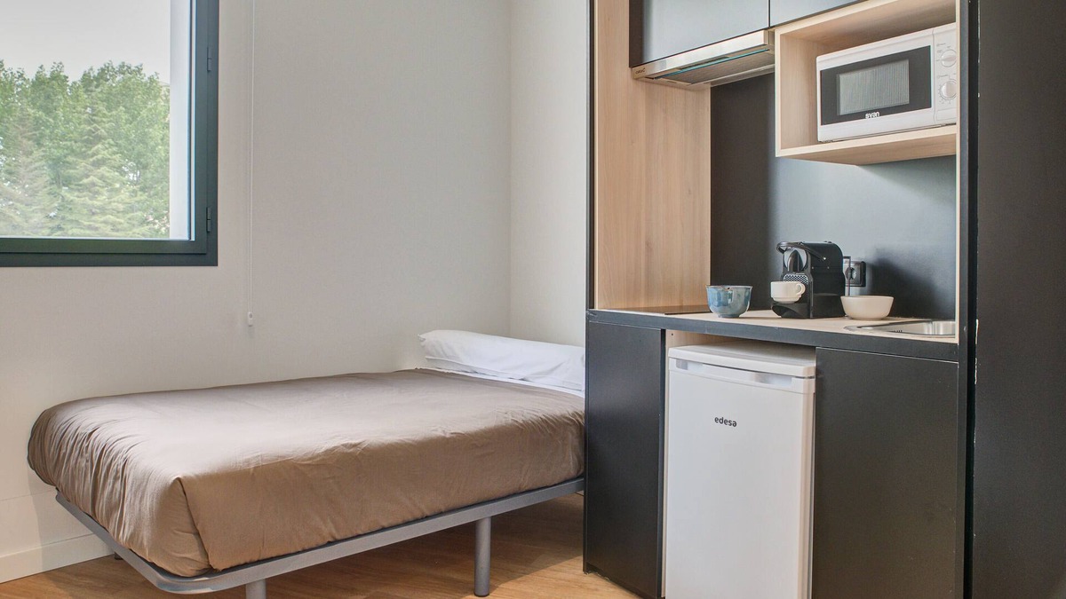 Milagrosa Apartment | Charming Studio with High-Speed Wi-Fi in Pamplona
