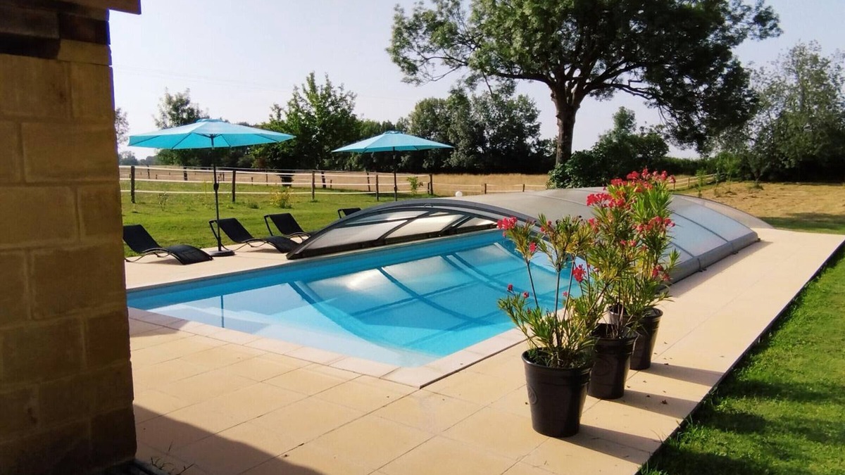 Naussannes Apartment | Charming Studio with Pool Access, Private Pond, and Scenic Garden Views