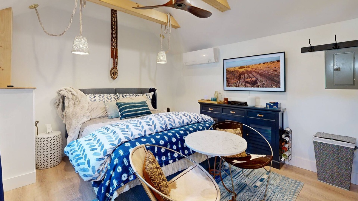 East Chop Apartment | Charming studio with amazing location near town & beach