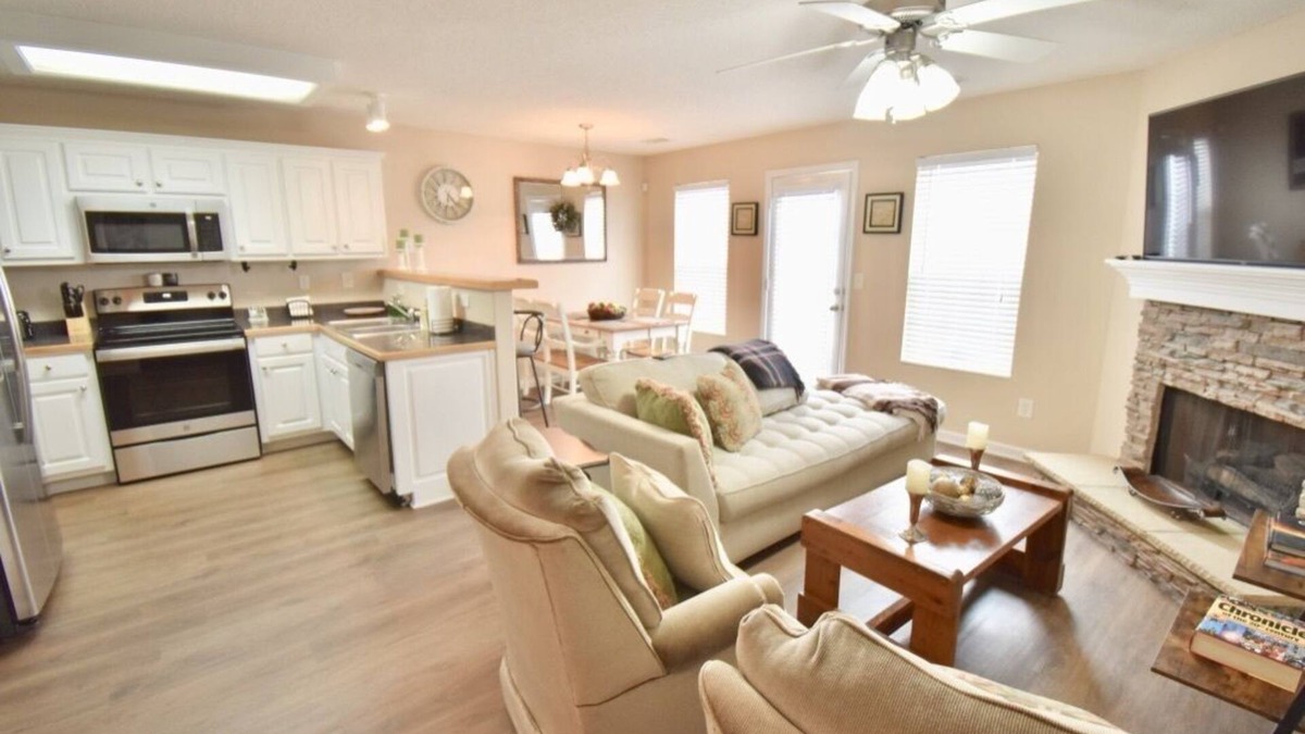 Winder House | Charming, Stylish and Cozy 3 Bedroom Townhouse near Athens