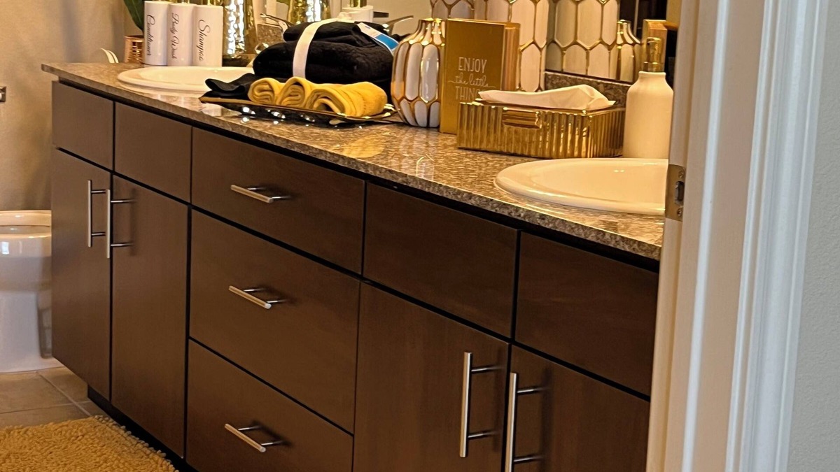 Lazybrook/Timbergrove Apartment | Charming Stylish Vibrant Spacious Free Parking DTHouston