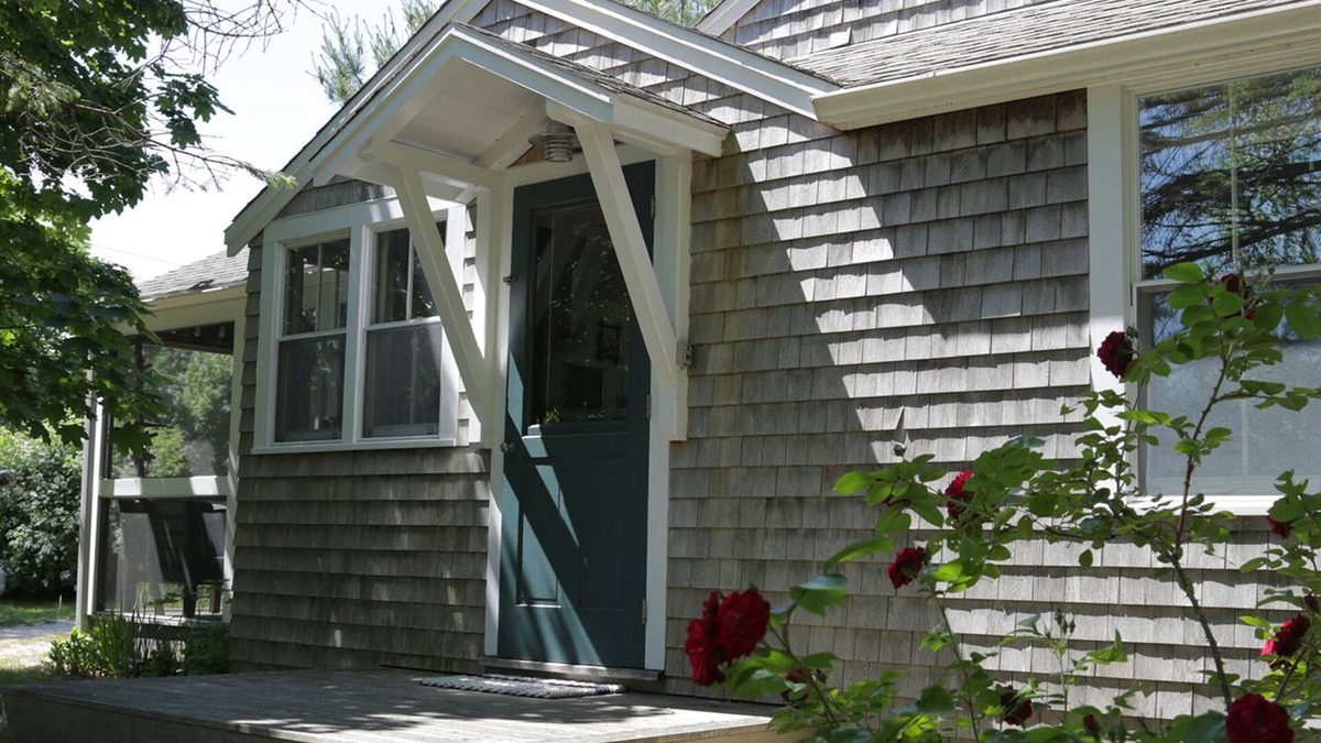 Eastham House | Charming Sun Filled Eastham Cottage at Fort Hill