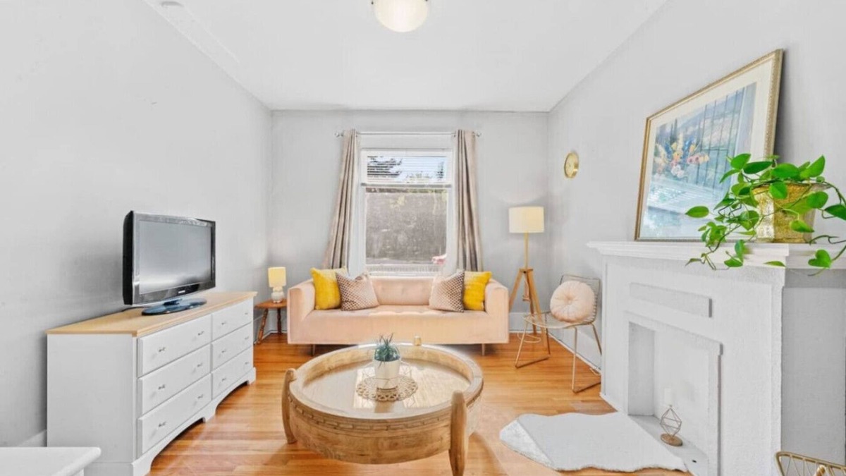 Sunnyside House | Charming Sunnyside Retreat | Kensington & Downtown