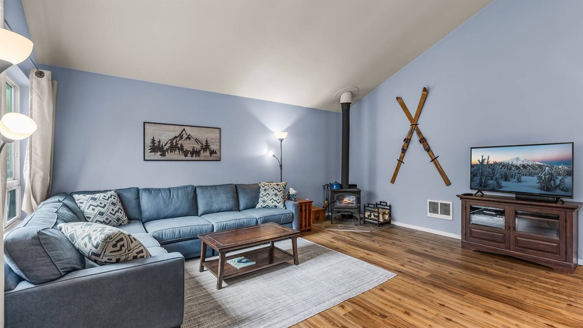 Three Rivers House | Charming Sunriver Cabin With Deschutes River Access and Proximity to Cascade Lak