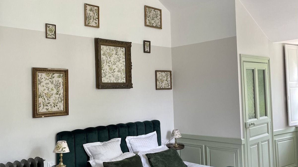 Bouchemaine Bed & Breakfast | Charming superior room at Château Le Fresne