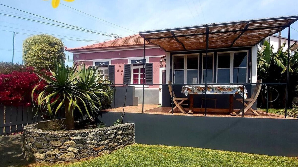 Estreito da Calheta House | Charming three bedroom cottage with a pretty garden and free private parking