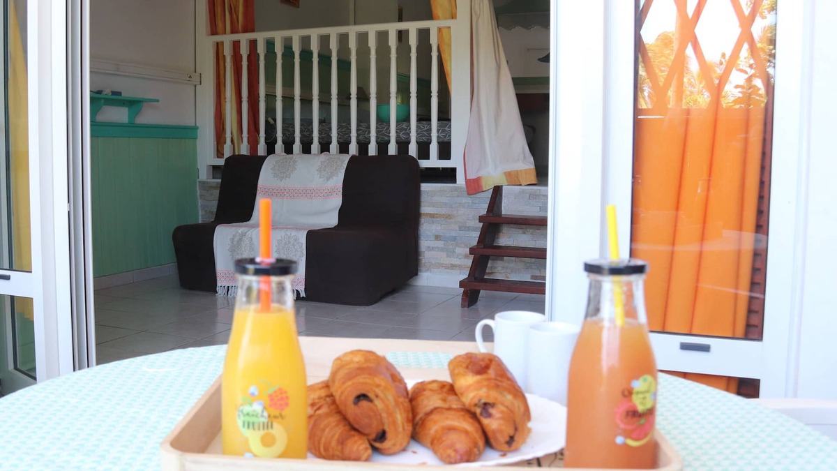 Grande-Terre Apartment | Charming T1bis facing the sea
